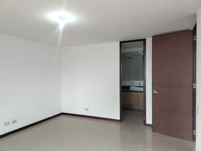 Apartamento de 2 alcobas en arriendo en El Poblado, Medellín, 74 m² · foto 9 de 15