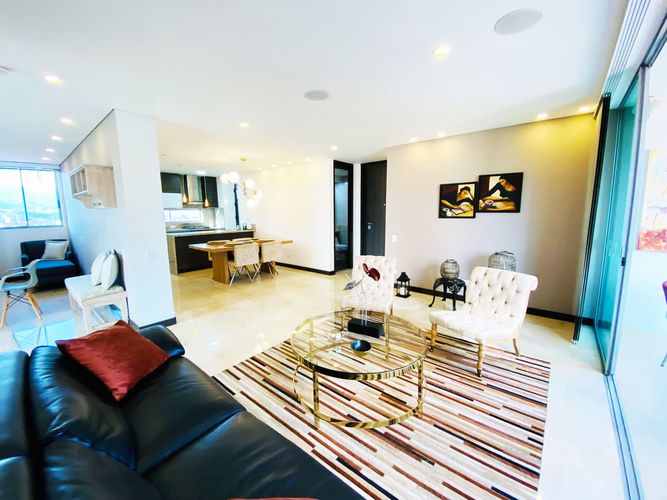 Apartamento de 2 alcobas en arriendo en El Poblado, Medellín, 125 m² · foto 2 de 16
