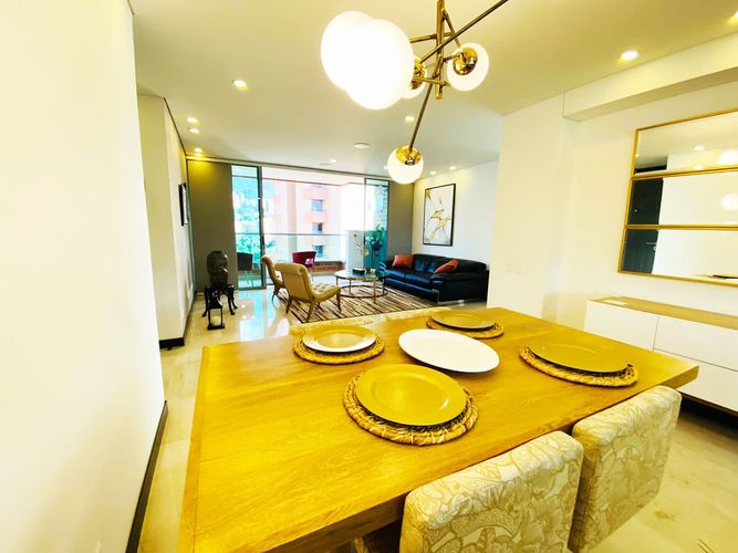 Apartamento de 2 alcobas en arriendo en El Poblado, Medellín, 125 m² · foto 3 de 16