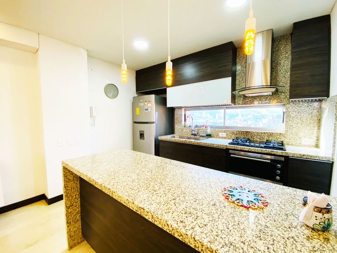 Apartamento de 2 alcobas en arriendo en El Poblado, Medellín, 125 m² · foto 5 de 16