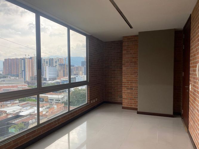Oficina en arriendo en El Poblado, Medellín, 22 m² · foto 2 de 7
