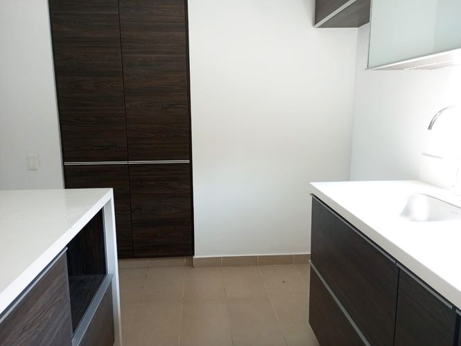 Apartamento de 3 alcobas en arriendo en El Poblado, Medellín, 129 m² · foto 4 de 20