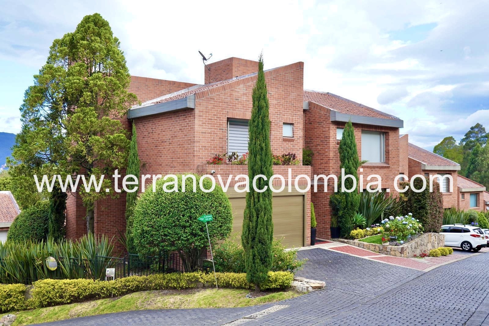 Casa en venta en Cerros De Suba, Bogotá · foto 2 de 16