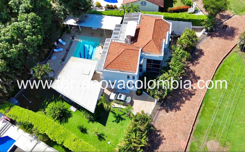 Casa de 5 alcobas en venta en Cn. Campestre El Peñon, Girardot, 865 m² · foto 3 de 24
