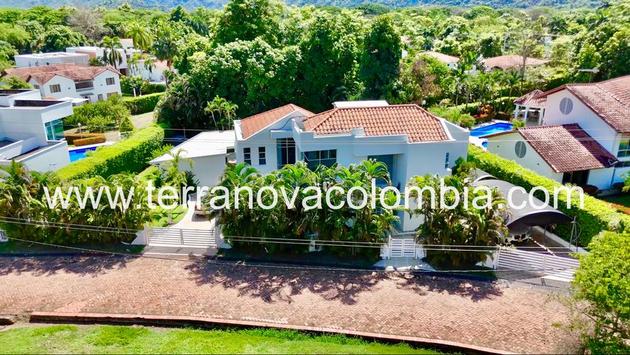 Casa de 5 alcobas en venta en Cn. Campestre El Peñon, Girardot, 865 m² · foto 4 de 24