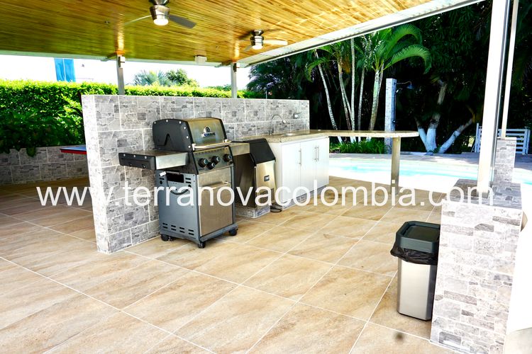 Casa de 5 alcobas en venta en Cn. Campestre El Peñon, Girardot, 865 m² · foto 10 de 24