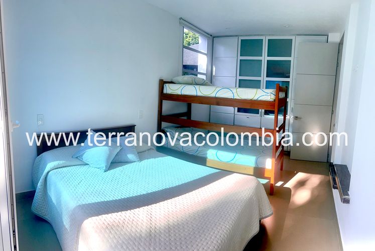 Casa de 5 alcobas en venta en Cn. Campestre El Peñon, Girardot, 865 m² · foto 18 de 24