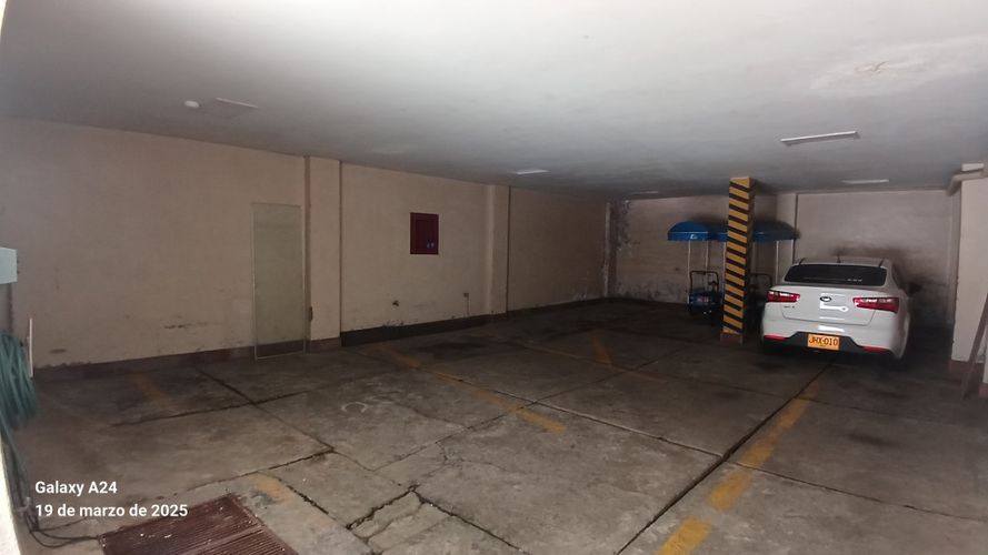 Edificio en venta en Santa Monica, Cali, 1200 m² · foto 3 de 24