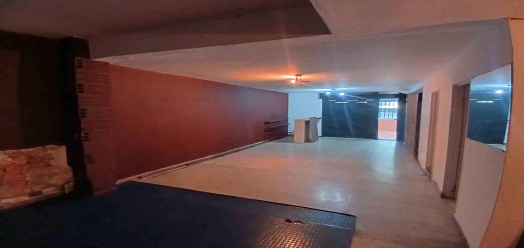 Local en arriendo en La Castellana, Medellín, 120 m² · foto 2 de 8
