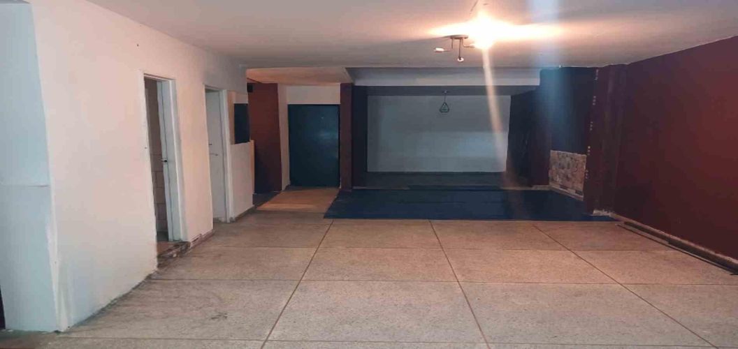 Local en arriendo en La Castellana, Medellín, 120 m² · foto 3 de 8