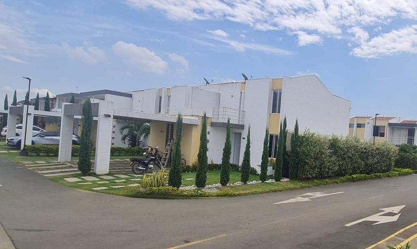 Casa de 4 alcobas en venta en El Castillo, Jamundí, 145 m² · foto 2 de 24