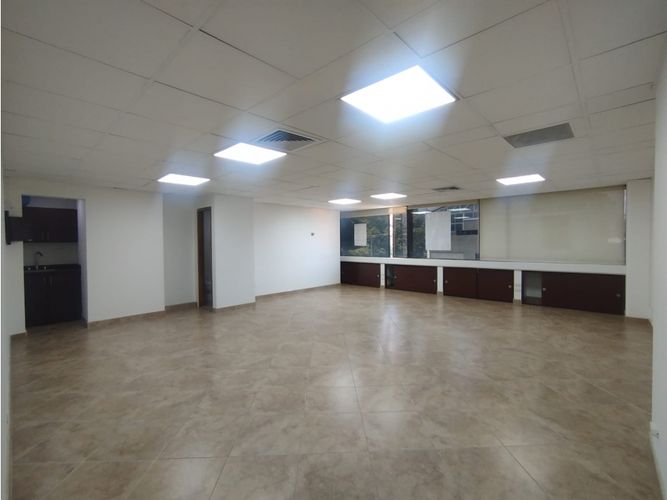 Oficina en arriendo en Manila, Medellín, 58 m² · foto 2 de 11