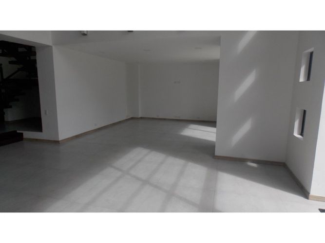 Casa de 4 alcobas en arriendo en Aposentos, Sopó, 362 m² · foto 2 de 22