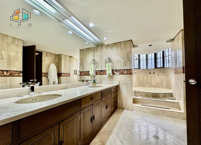 Apartamento de 4 alcobas en venta en El Poblado, Medellín, 450 m² · foto 21 de 24