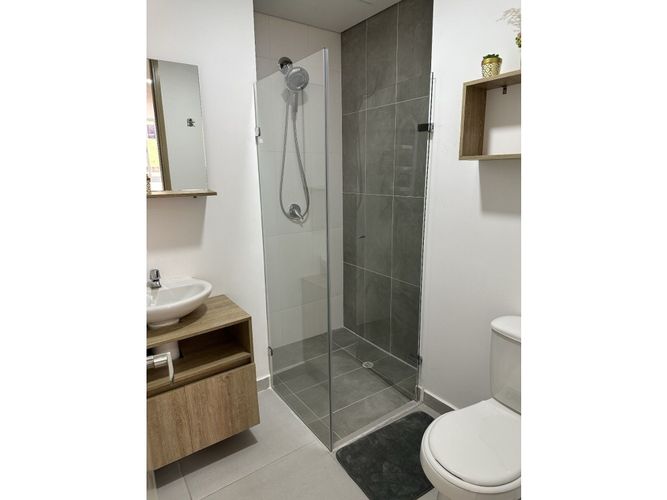 Apartamento de 2 alcobas en venta en La Milagrosa, Medellín, 74 m² · foto 9 de 24
