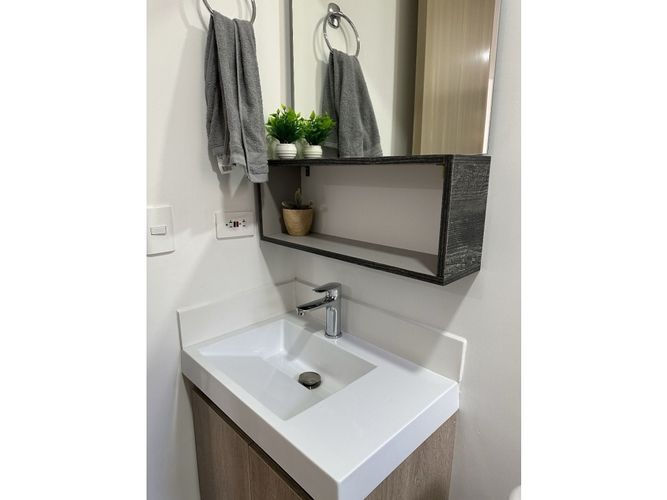 Apartamento de 2 alcobas en venta en La Milagrosa, Medellín, 74 m² · foto 19 de 24