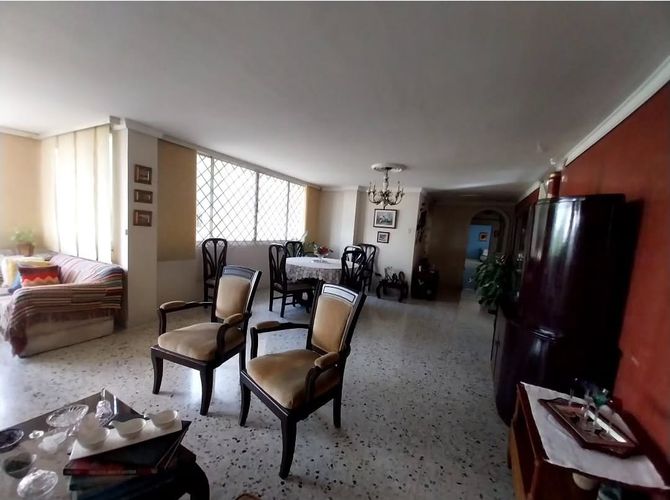 Apartamento de 3 alcobas en venta en Altos De Riomar, Barranquilla, 213 m² · foto 4 de 10
