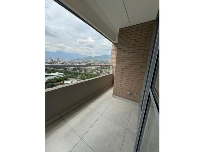 Apartamento de 3 alcobas en venta en Las Vegas, Envigado, 77 m² · foto 2 de 18