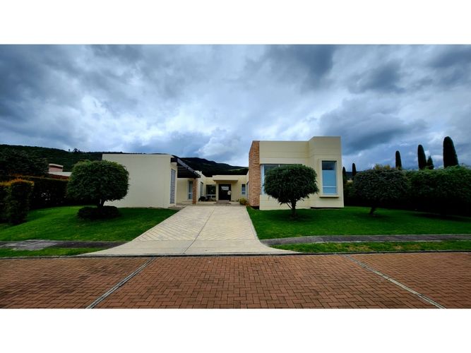 $2.300.000.000 en La Violeta