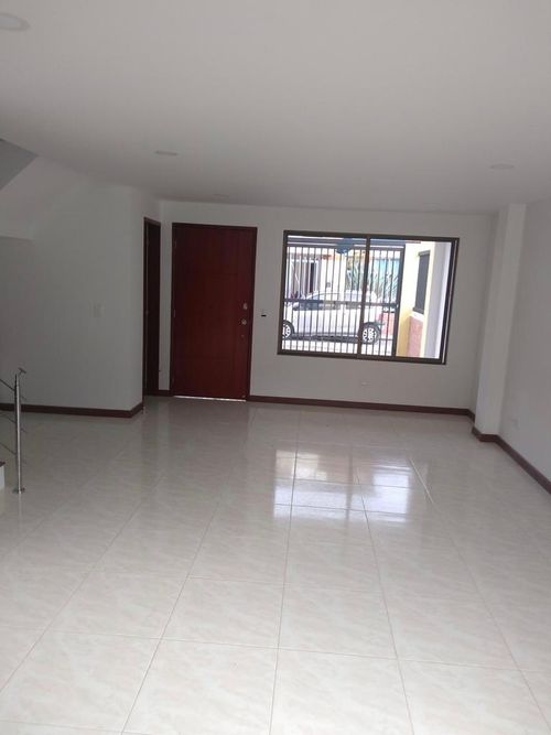 Casa de 4 alcobas en venta en Cota, 145 m² · foto 2 de 16