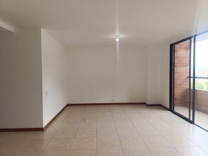 Apartamento de 3 alcobas en arriendo en El Poblado, Medellín, 135 m² · foto 2 de 18