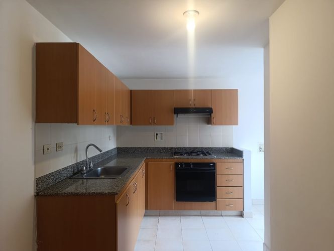 Apartamento de 3 alcobas en arriendo en El Poblado, Medellín, 135 m² · foto 3 de 18