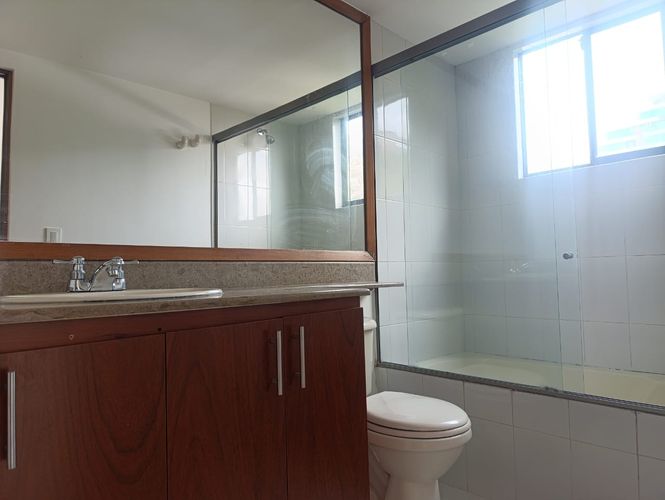 Apartamento de 3 alcobas en arriendo en El Poblado, Medellín, 135 m² · foto 16 de 18