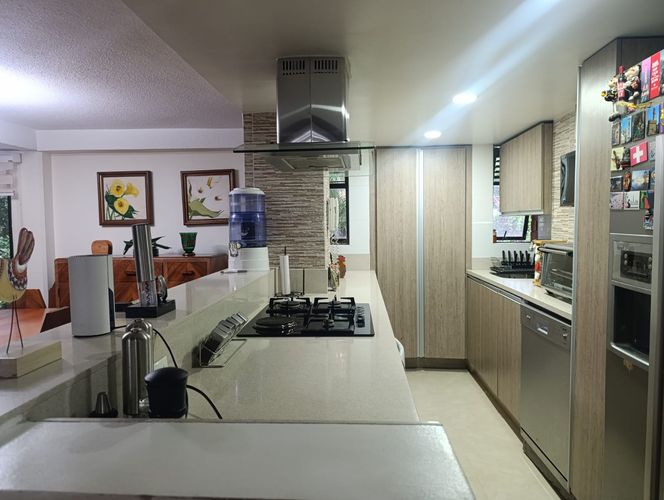Apartamento de 3 alcobas en arriendo en El Poblado, Medellín, 143 m² · foto 6 de 18