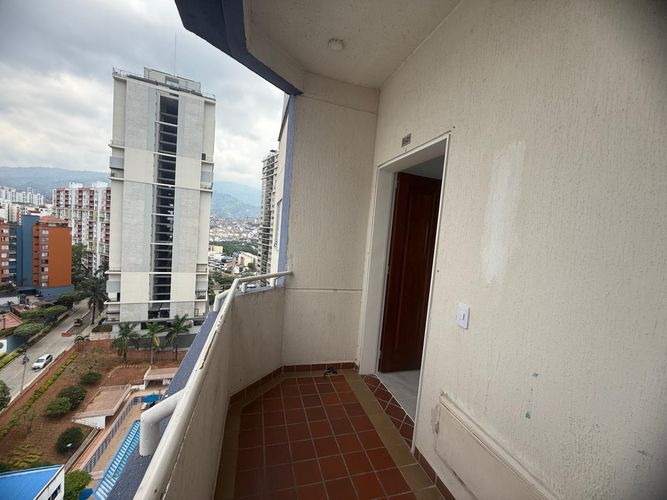 Apartamento de 3 alcobas en venta en El Bosque, Floridablanca, 194 m² · foto 3 de 18