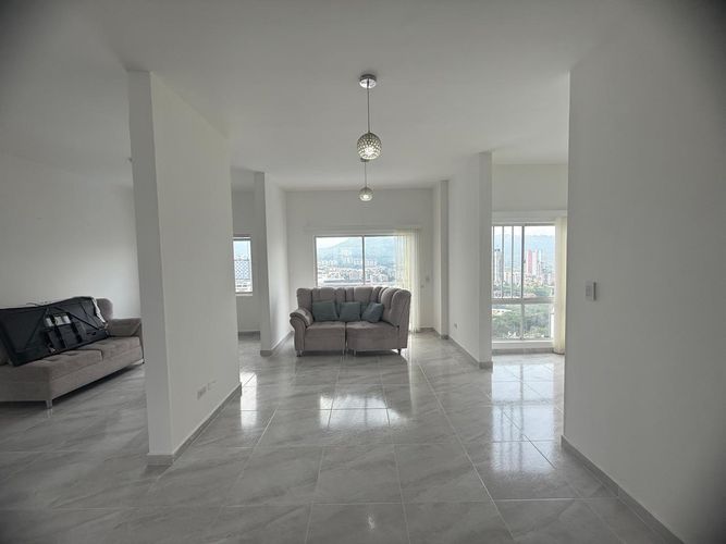 Apartamento de 3 alcobas en venta en El Bosque, Floridablanca, 194 m² · foto 5 de 18