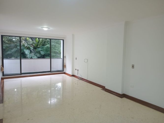 Apartamento de 3 alcobas en arriendo en El Poblado, Medellín, 122 m² · foto 2 de 18