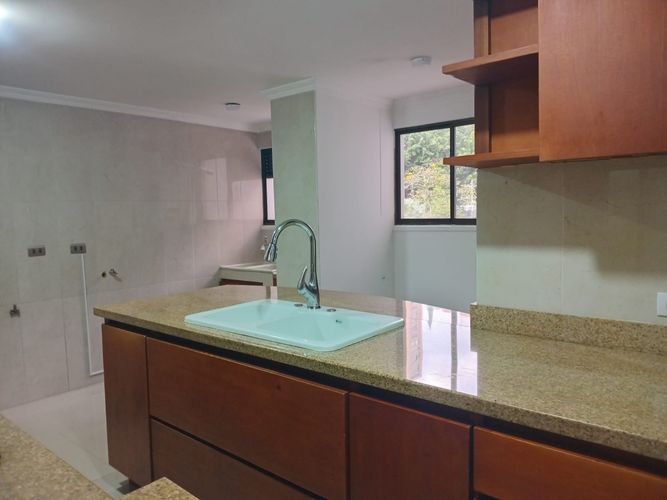 Apartamento de 3 alcobas en arriendo en El Poblado, Medellín, 122 m² · foto 16 de 18