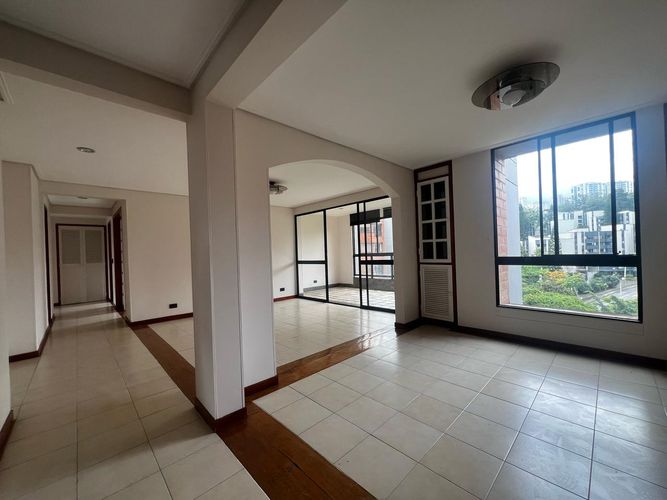 Apartamento de 3 alcobas en arriendo en El Diamante No. 2, Medellín, 128 m² · foto 2 de 20