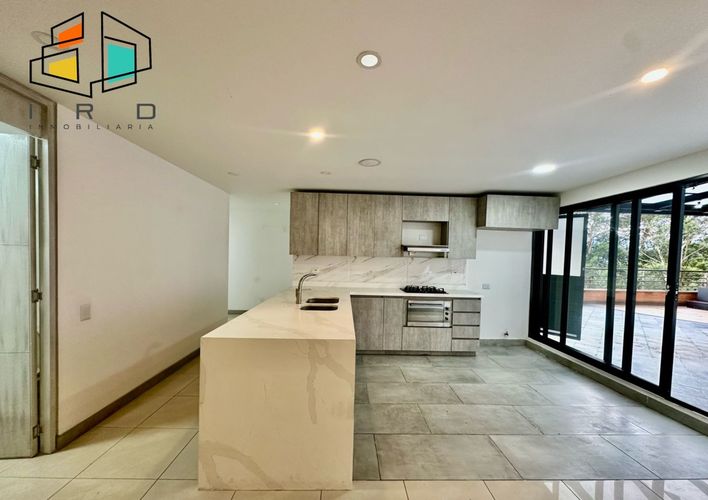 Apartamento de 3 alcobas en arriendo en El Diamante 2, Medellín, 250 m² · foto 2 de 24