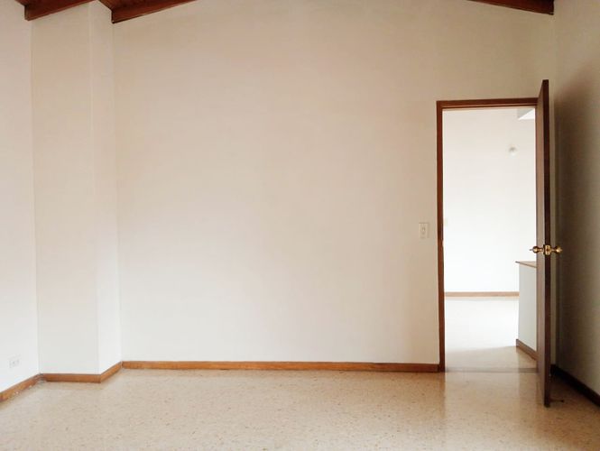 Apartamento de 3 alcobas en venta en Laureles, Medellín, 141 m² · foto 13 de 18