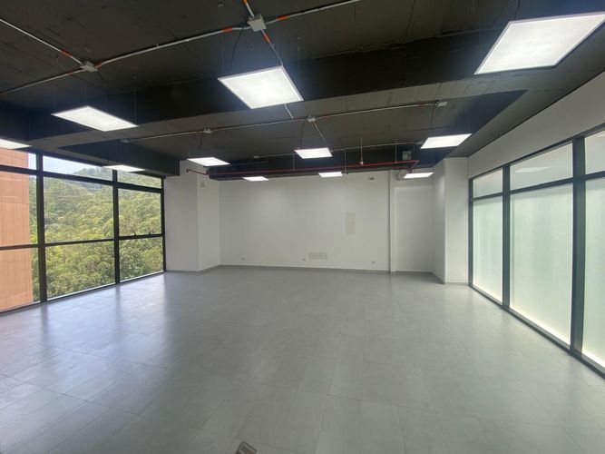 Oficina en arriendo en El Poblado, Medellín, 72 m² · foto 2 de 19