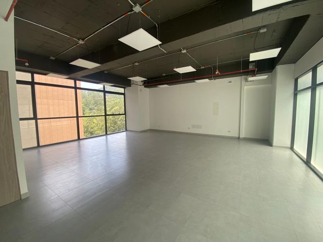 Oficina en arriendo en El Poblado, Medellín, 72 m² · foto 3 de 19