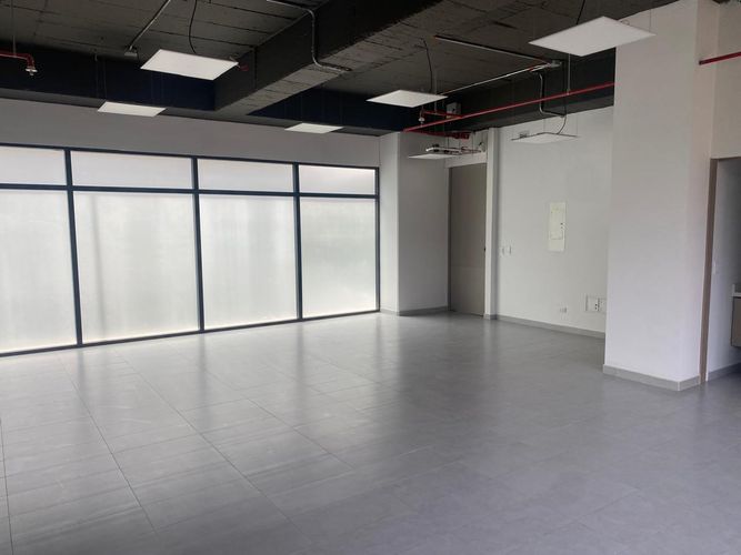 Oficina en arriendo en El Poblado, Medellín, 72 m² · foto 4 de 19