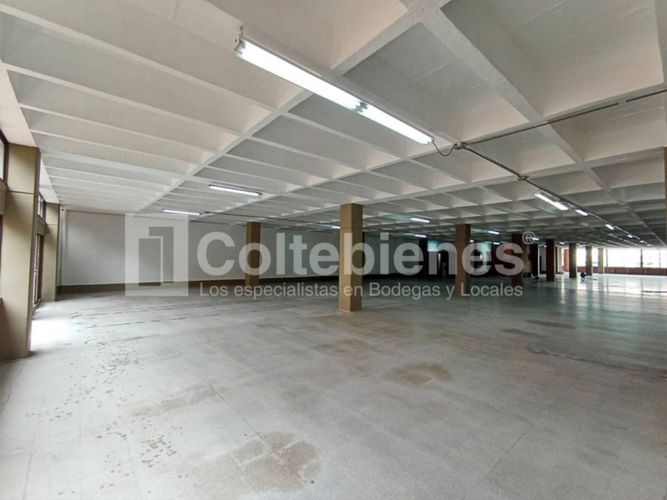 Local en arriendo en El Poblado, Medellín, 911 m² · foto 2 de 15