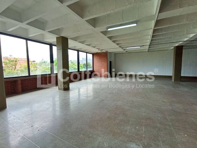 Local en arriendo en El Poblado, Medellín, 911 m² · foto 3 de 15