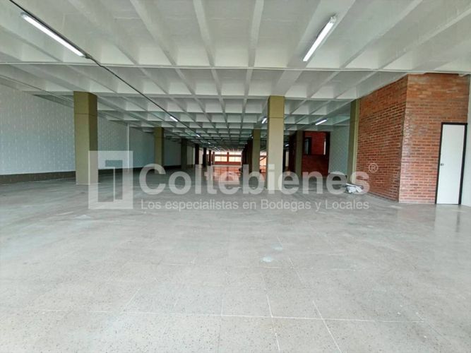 Local en arriendo en El Poblado, Medellín, 911 m² · foto 4 de 15