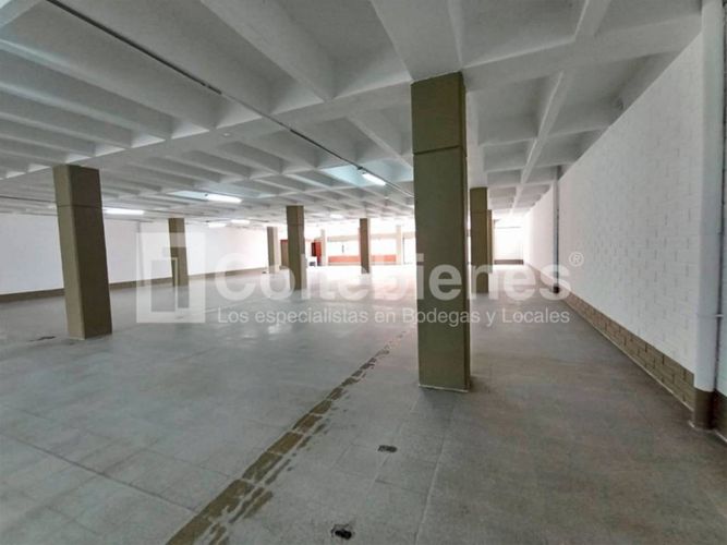 Local en arriendo en El Poblado, Medellín, 911 m² · foto 5 de 15