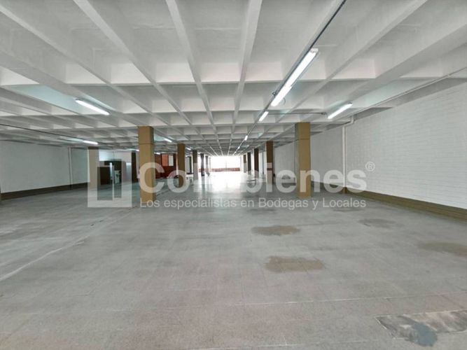 Local en arriendo en El Poblado, Medellín, 911 m² · foto 6 de 15