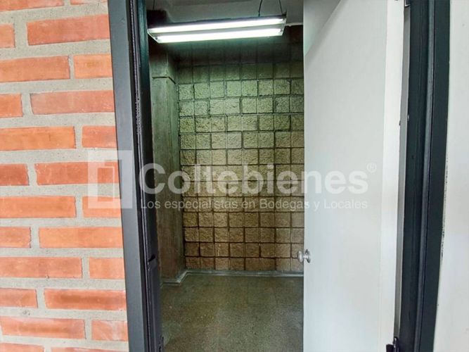 Local en arriendo en El Poblado, Medellín, 911 m² · foto 7 de 15