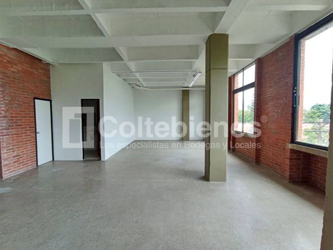 Local en arriendo en El Poblado, Medellín, 911 m² · foto 8 de 15