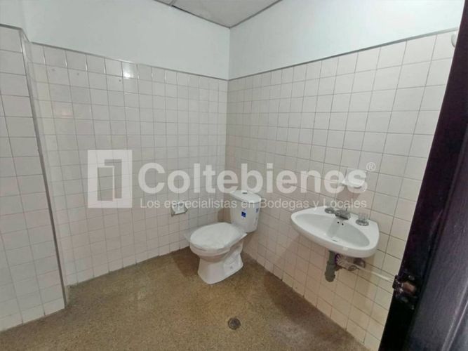 Local en arriendo en El Poblado, Medellín, 911 m² · foto 10 de 15
