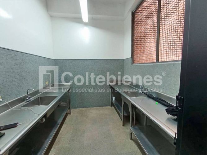 Local en arriendo en El Poblado, Medellín, 911 m² · foto 12 de 15