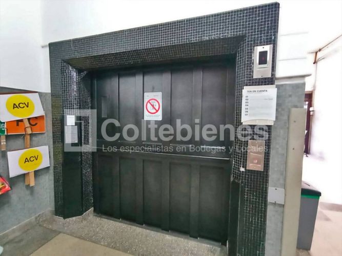 Local en arriendo en El Poblado, Medellín, 911 m² · foto 15 de 15