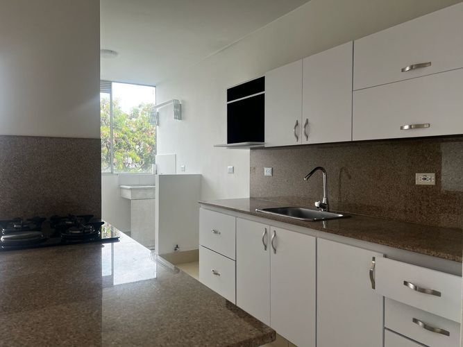 Apartamento de 1 alcoba en arriendo en Cumbres, Envigado, 80 m² · foto 6 de 13