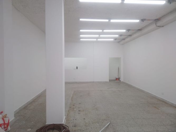 Bodega en arriendo en Cristo Rey, Medellín, 200 m² · foto 5 de 11